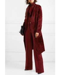 Темно-красная шуба от Yves Salomon