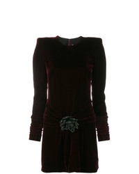Темно-красное бархатное платье прямого кроя от Saint Laurent