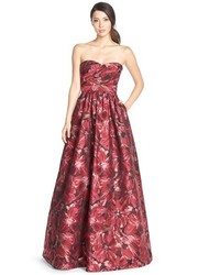 Темно-красное вечернее платье с цветочным принтом
