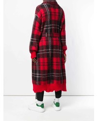 Темно-красное длинное пальто в шотландскую клетку от Alexander McQueen