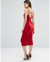 Темно-красное облегающее платье
