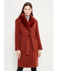 Темно-красное пальто с меховым воротником от Grand Style