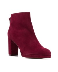 Темно-красные замшевые ботильоны от Stuart Weitzman