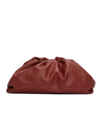 Темно-красный кожаный клатч от Bottega Veneta