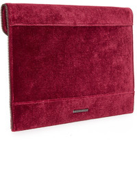 Темно-красный пушистый клатч от Rebecca Minkoff