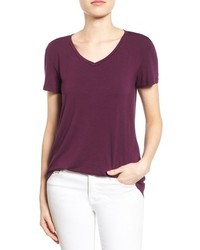 Темно-пурпурная футболка с v-образным вырезом