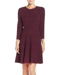 Темно-пурпурное вязаное платье