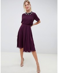 Темно-пурпурное платье-миди с украшением