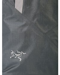 Мужская темно-серая большая сумка из плотной ткани от Arc'teryx