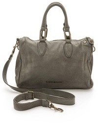 Женская темно-серая кожаная спортивная сумка от Liebeskind