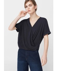 Женская темно-серая футболка от Mango