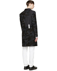 Мужское темно-серое легкое пальто с камуфляжным принтом от Pyer Moss