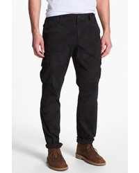 Темно-серые брюки с камуфляжным принтом