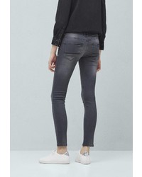 Темно-серые джинсы скинни от Mango