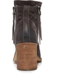 Темно-серые замшевые ботильоны от Dolce Vita