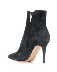 Темно-серые замшевые ботильоны от Gianvito Rossi