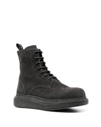 Мужские темно-серые замшевые повседневные ботинки от Alexander McQueen
