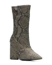 Темно-серые кожаные ботильоны со змеиным рисунком от Yeezy