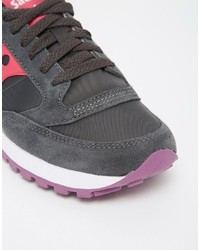 Женские темно-серые кожаные кеды от Saucony