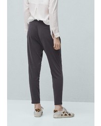 Темно-серые узкие брюки от Mango