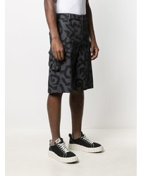 Мужские темно-серые шорты с принтом от Moschino