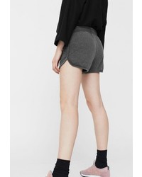 Женские темно-серые шорты от Mango