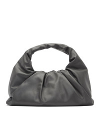 Темно-серый кожаный клатч от Bottega Veneta
