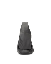 Темно-серый кожаный клатч от Bottega Veneta