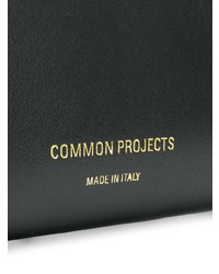 Темно-серый кожаный клатч от Common Projects