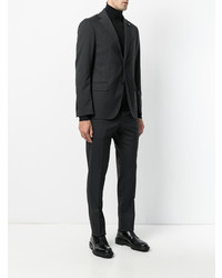 Темно-серый костюм от Lardini