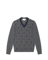Мужской темно-серый свитер с v-образным вырезом с вышивкой от Gucci