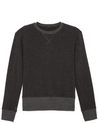 Темно-серый свитер с круглым вырезом