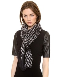 Темно-серый шарф с геометрическим рисунком