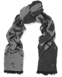 Женский темно-серый шарф с принтом от MCQ