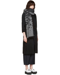 Женский темно-серый шарф от MCQ