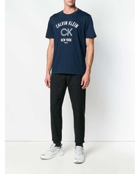 Мужская темно-сине-белая футболка с круглым вырезом с принтом от Calvin Klein