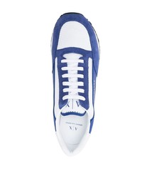 Мужские темно-сине-белые кроссовки от Armani Exchange