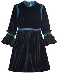 Темно-синее бархатное коктейльное платье от Roksanda