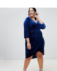 Темно-синее бархатное платье с запахом от TFNC Plus