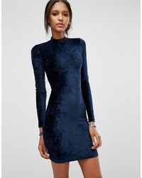 Темно-синее бархатное платье-футляр
