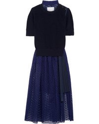 Темно-синее вязаное платье-миди от Sacai