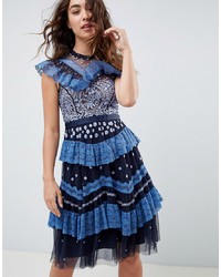 Темно-синее кружевное платье с пышной юбкой от Needle & Thread