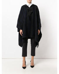 Темно-синее пальто-накидка от Alberta Ferretti
