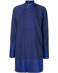Женское темно-синее пальто от Issey Miyake