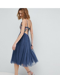 Темно-синее платье-миди с вышивкой от Needle & Thread