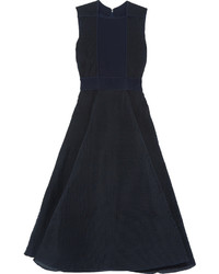Темно-синее платье-миди со складками от Roksanda