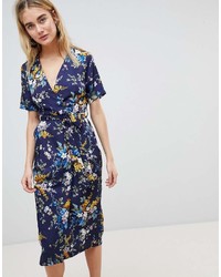 Темно-синее платье с запахом с цветочным принтом от Warehouse