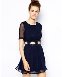 Темно-синее платье с плиссированной юбкой с вырезом от AX Paris