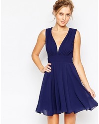 Темно-синее платье с плиссированной юбкой от TFNC