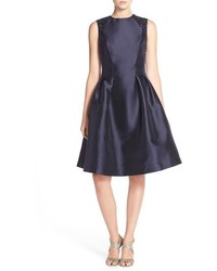 Темно-синее платье с пышной юбкой с пайетками